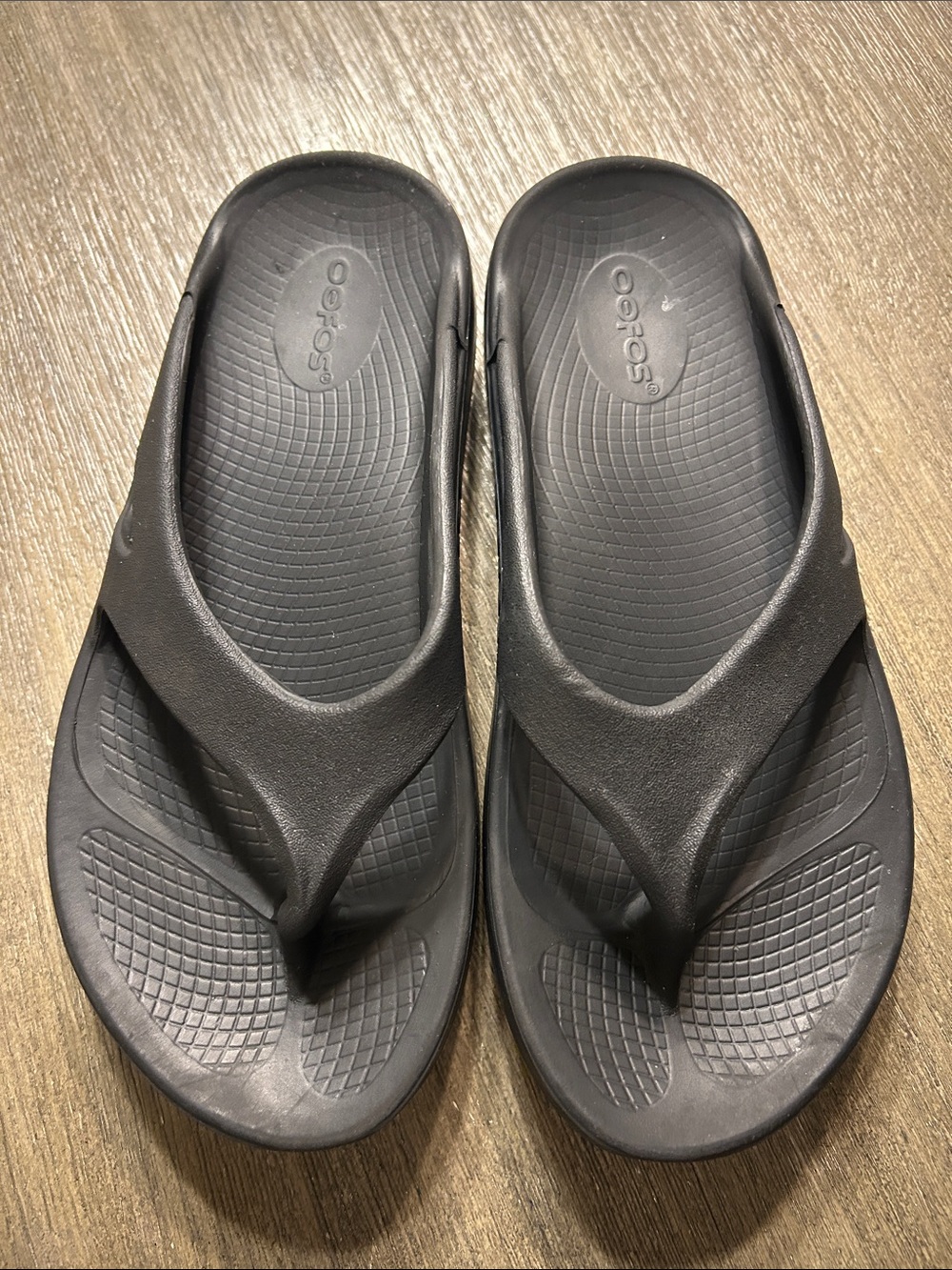 OOFOS Men's Black Recovery Thong Sandals